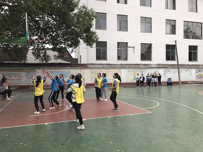 186班与187班女子对阵.jpg