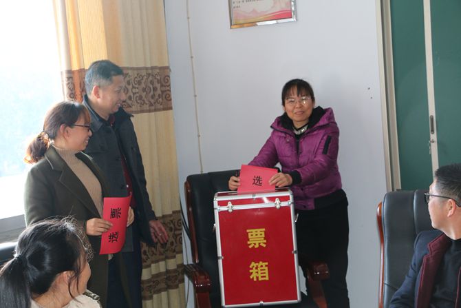 投票现场.JPG