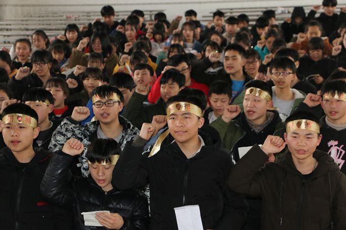 学生宣誓.JPG
