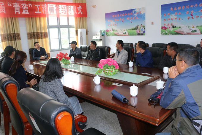 校长蔡志坚介绍七中的教育教学情况.JPG