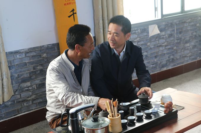 七中校长蔡志坚与隆子中学校长索朗朗杰交流.JPG