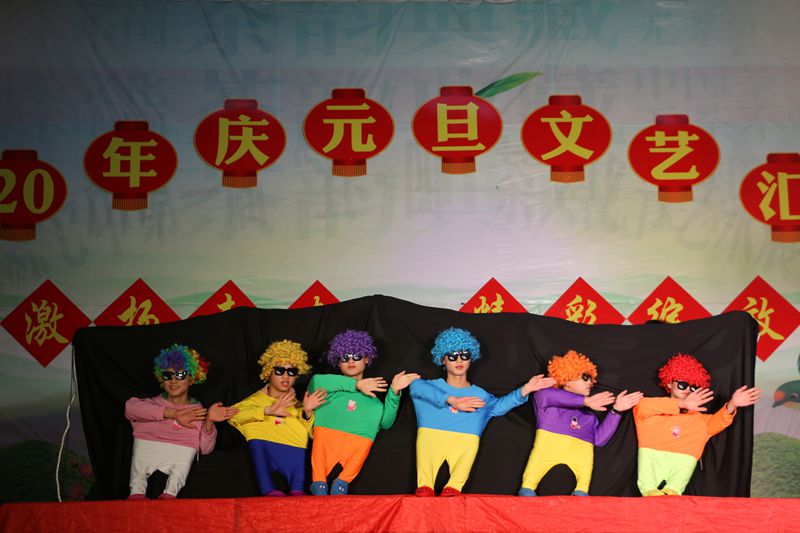 年级组合《小人舞》.JPG