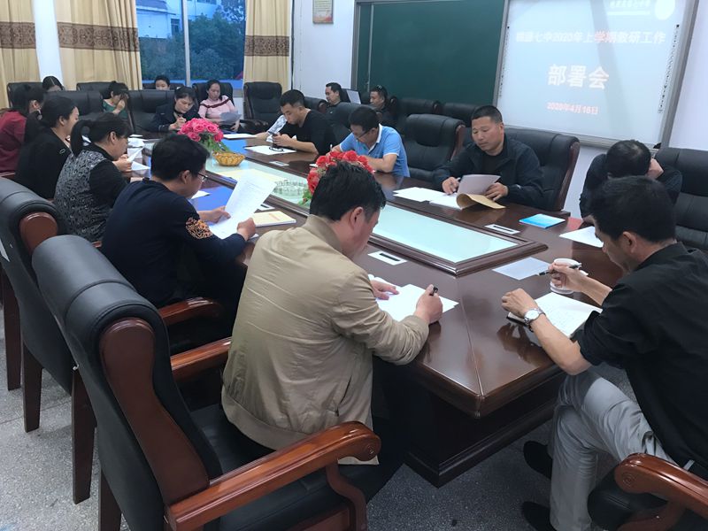 校长蔡志坚进行教研部署.JPG