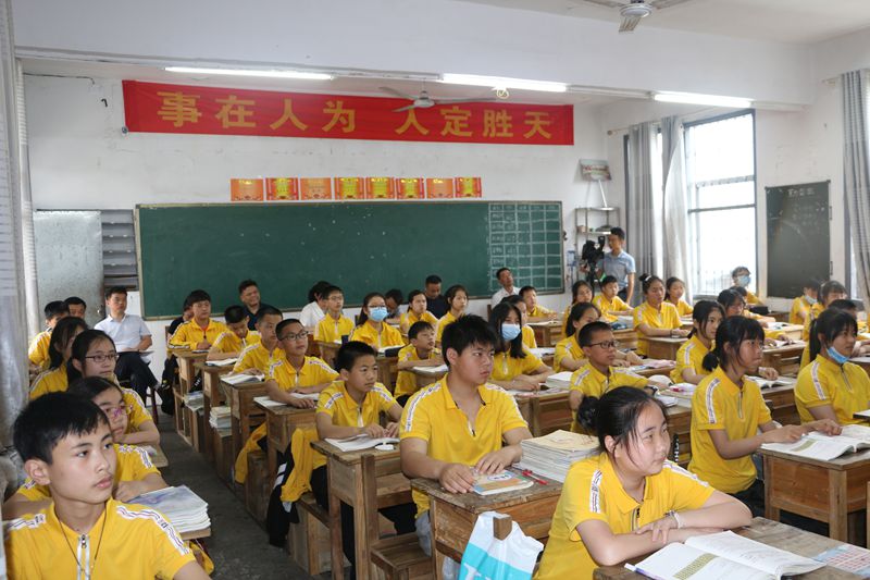 两校领导、教师听课现场.JPG