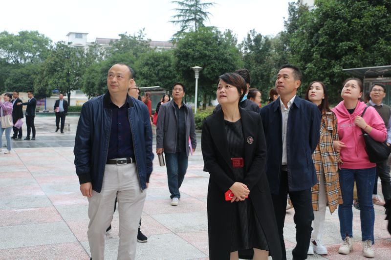 参观校园.JPG