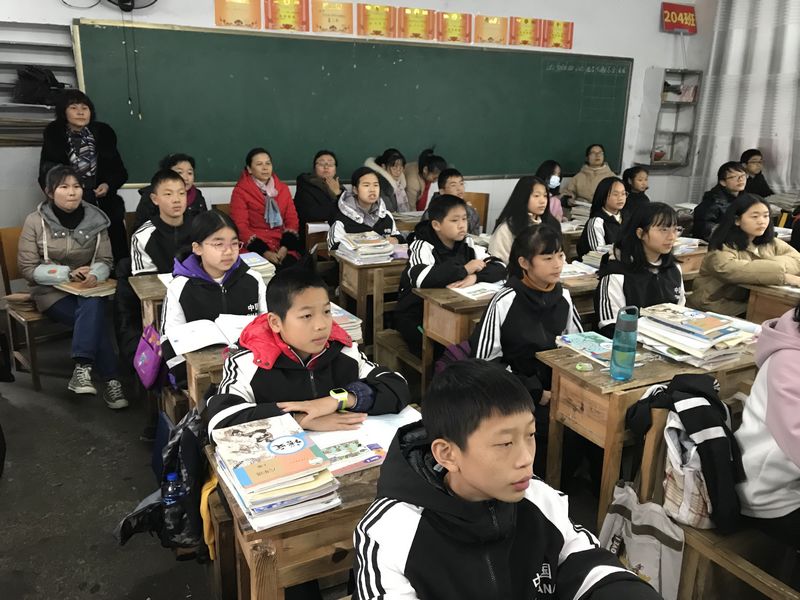 评委、老师在听课.JPG