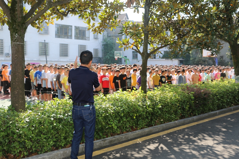 校长蔡志坚指导讲话.JPG