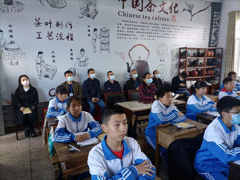 专家组现场听课《茶道的礼仪规范》.jpg