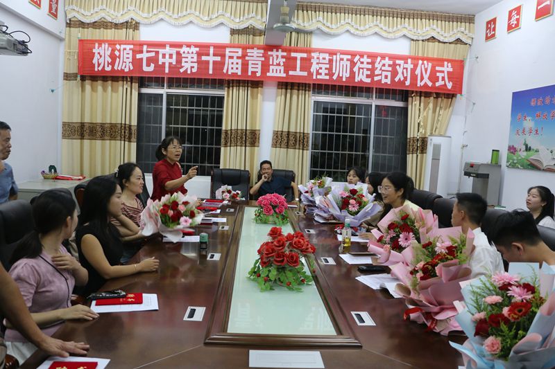 龙凤枝进行新教师培训.JPG